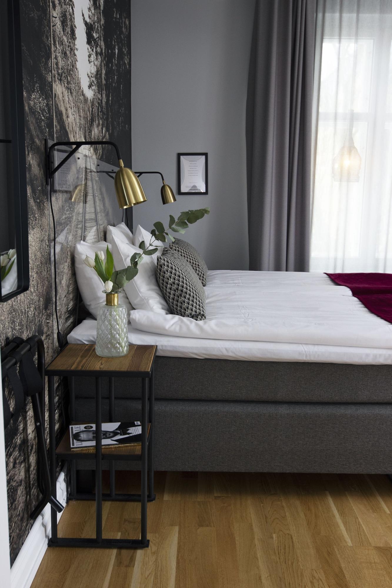 Livin Station Hotel Örebro Extérieur photo