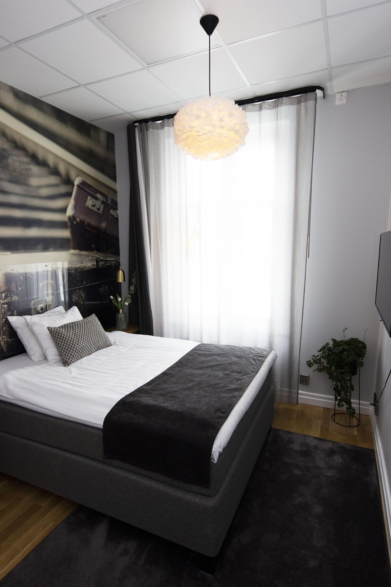 Livin Station Hotel Örebro Extérieur photo