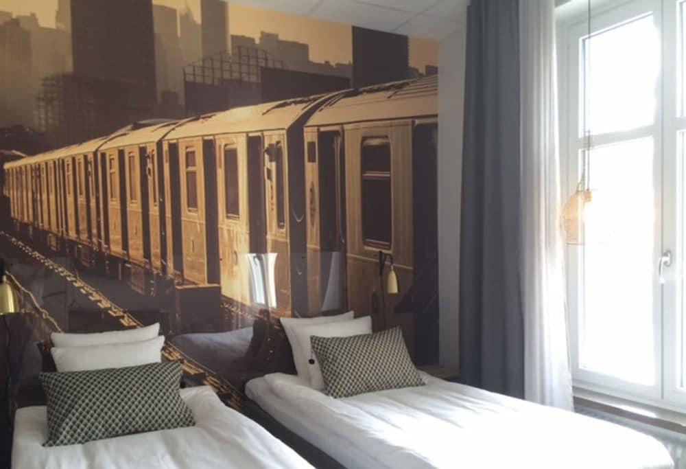 Livin Station Hotel Örebro Extérieur photo